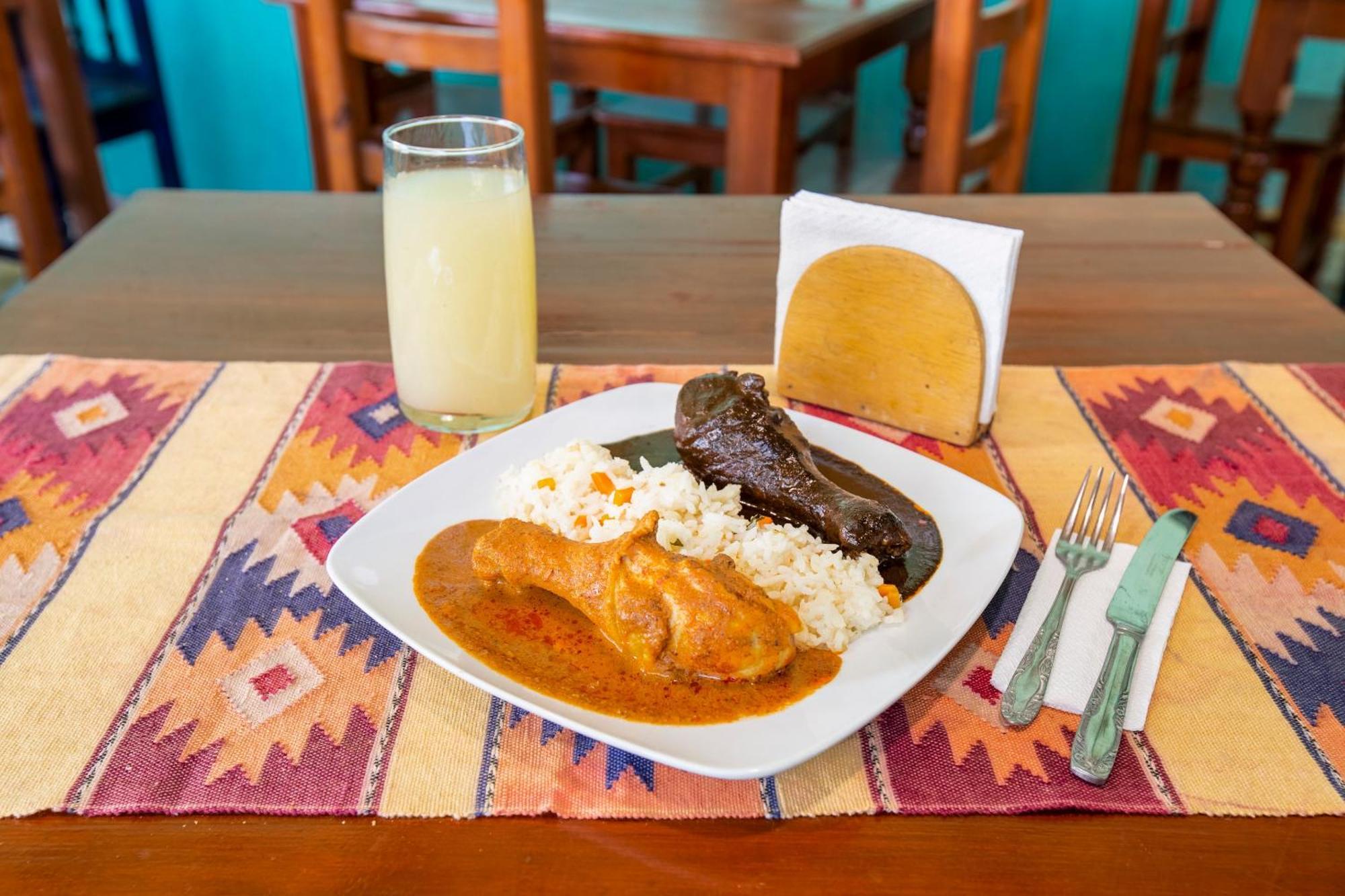 Oyo Hotel Y Restaurante Mitla, Oaxaca Сан-Пабло-Вилья-де-Митла Экстерьер фото